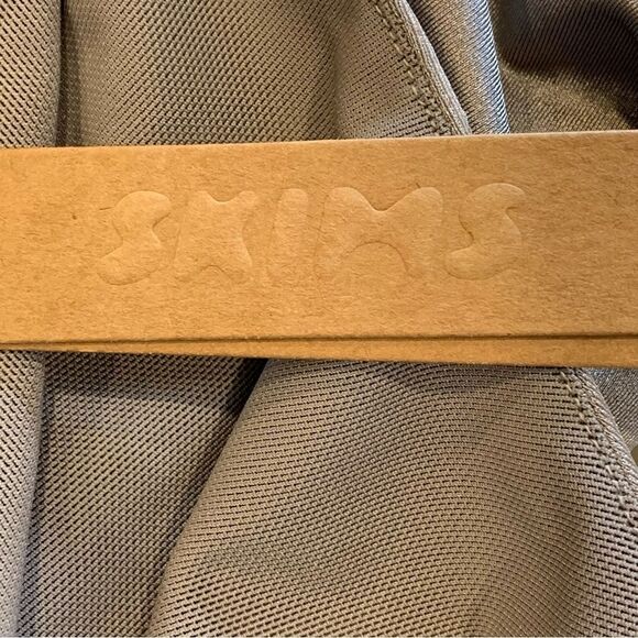 Skims Disco Sleevless Mock Neck Bodysuit Silver Size Large - Picture 7 of 12